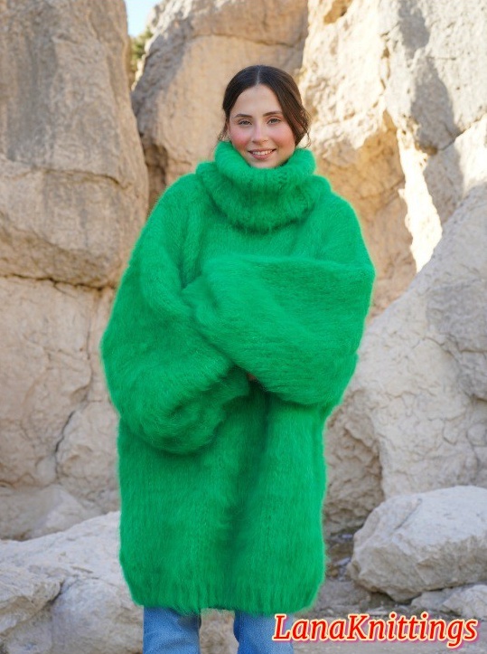 Green Mohair Sweater Thick Oversize Handmade Handknitted by Lanaknittings - Image 4