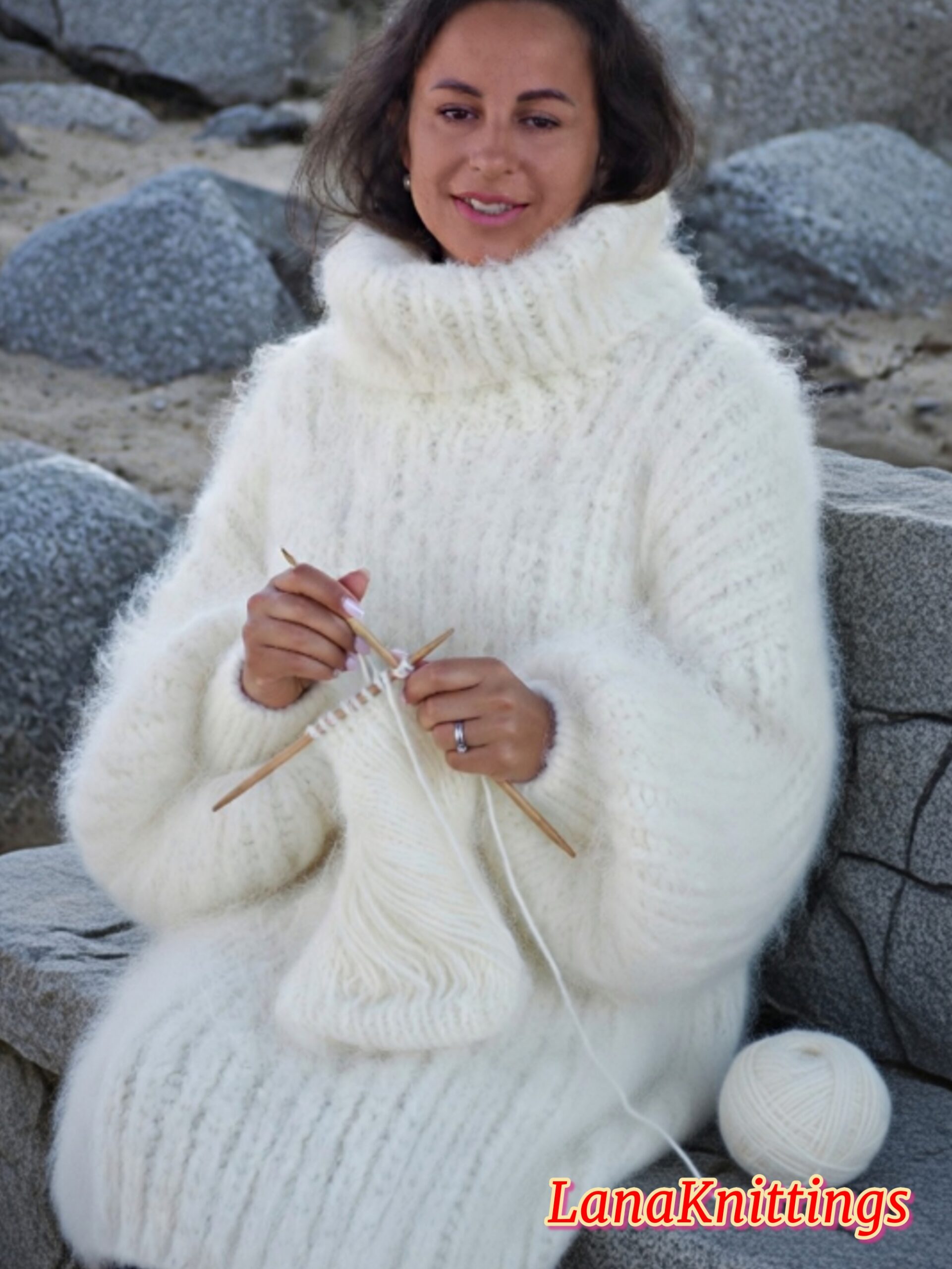 White Longhair Mohair Sweater Thick Handmade Handknitted by Lanaknittings - Image 3